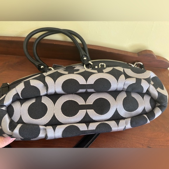 Authentic Coach bag - Picture 3 of 8